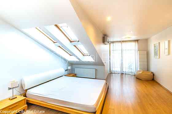 Мансарда, французский балкон, двухэтажный, центральное отопление, деревянные Рига