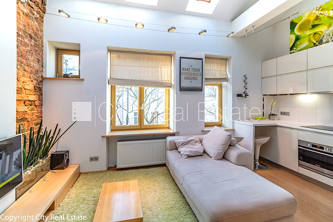 Мансарда, французский балкон, двухэтажный, центральное отопление, деревянные Рига - изображение 1