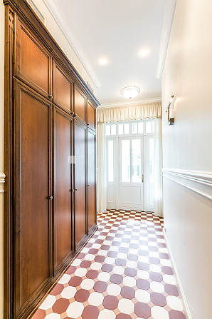 Renovēta māja, labiekārtots apzaļumots pagalms, vieta vairākām automašīnām, terase, gaisa Jūrmala - foto 19