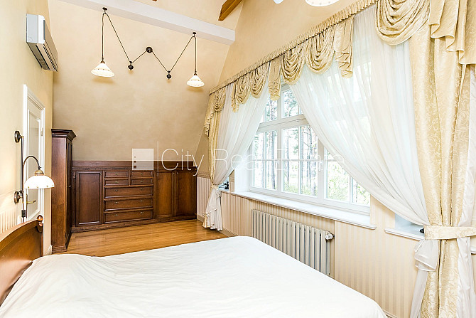 Renovēta māja, labiekārtots apzaļumots pagalms, vieta vairākām automašīnām, terase, gaisa Jūrmala - foto 9