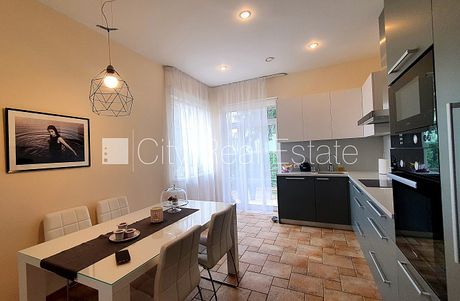 Частный дом, благоустроенная озеленённая территория, подъездная дорога покрыта Юрмала - изображение 6