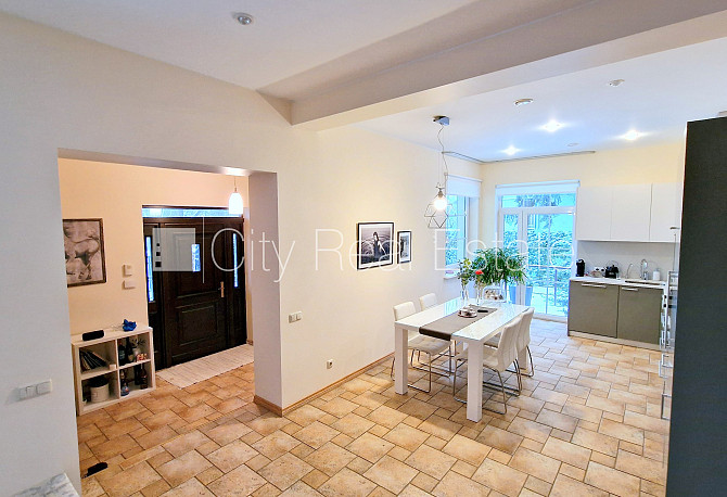 Частный дом, благоустроенная озеленённая территория, подъездная дорога покрыта Юрмала - изображение 7