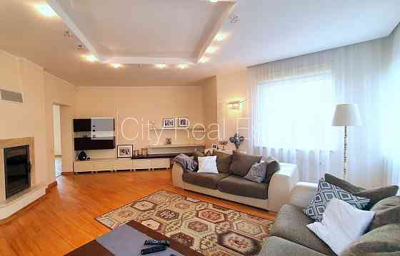 Частный дом, благоустроенная озеленённая территория, подъездная дорога покрыта Юрмала