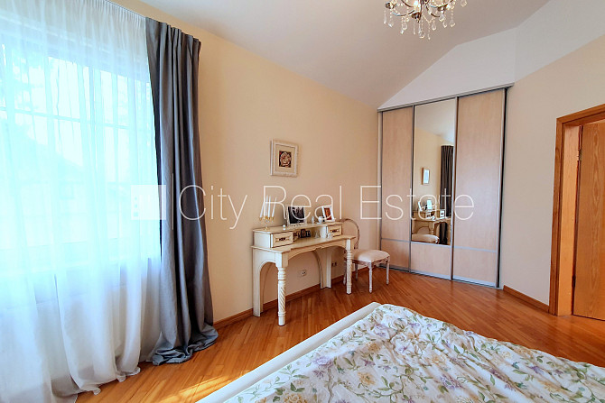 Частный дом, благоустроенная озеленённая территория, подъездная дорога покрыта Юрмала - изображение 17