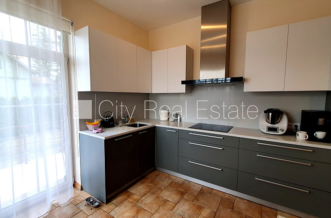 Частный дом, благоустроенная озеленённая территория, подъездная дорога покрыта Юрмала - изображение 9