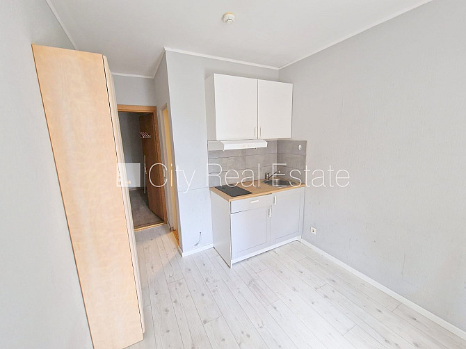 Фасадный дом, реновированный дом, вход с улицы и со двора, лестничная клетка после Рига - изображение 12