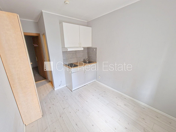 Фасадный дом, реновированный дом, вход с улицы и со двора, лестничная клетка после Рига - изображение 1