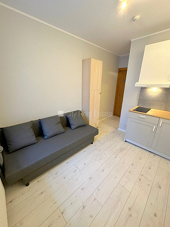 Фасадный дом, реновированный дом, вход с улицы и со двора, лестничная клетка после Рига - изображение 8