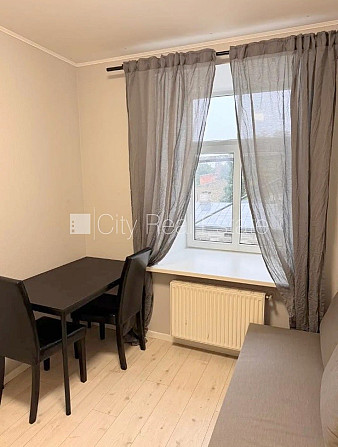 Фасадный дом, реновированный дом, вход с улицы и со двора, лестничная клетка после Рига - изображение 7