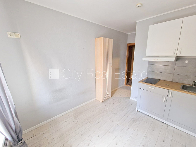 Фасадный дом, реновированный дом, вход с улицы и со двора, лестничная клетка после Рига - изображение 11