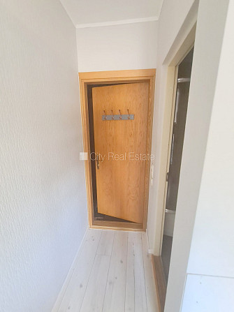 Фасадный дом, реновированный дом, вход с улицы и со двора, лестничная клетка после Рига - изображение 15