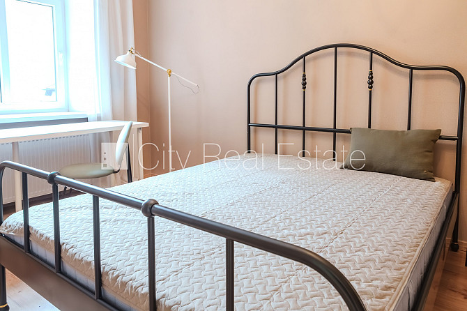 Фасадный дом, лестничная клетка после косметического ремонта, одна Рига - изображение 13