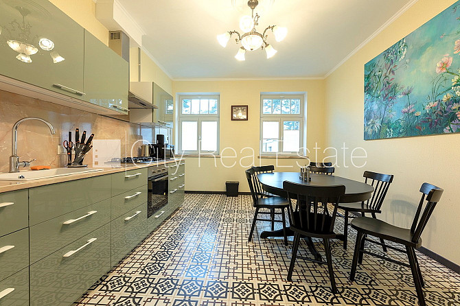 Частный дом, благоустроенный озеленённый двор, территория обнесена забором, Юрмала - изображение 2