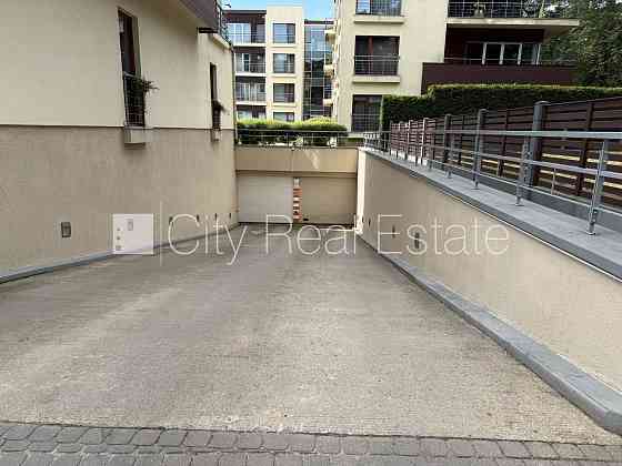 Проект - Jūras Pils (Юрас Пилс), гаражные ворота оснащены автоматической подъёмной Юрмала