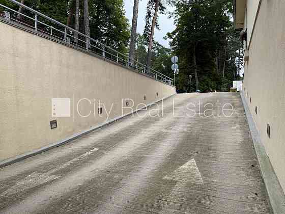 Проект - Jūras Pils (Юрас Пилс), гаражные ворота оснащены автоматической подъёмной Юрмала