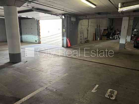 Проект - Jūras Pils (Юрас Пилс), гаражные ворота оснащены автоматической подъёмной Юрмала