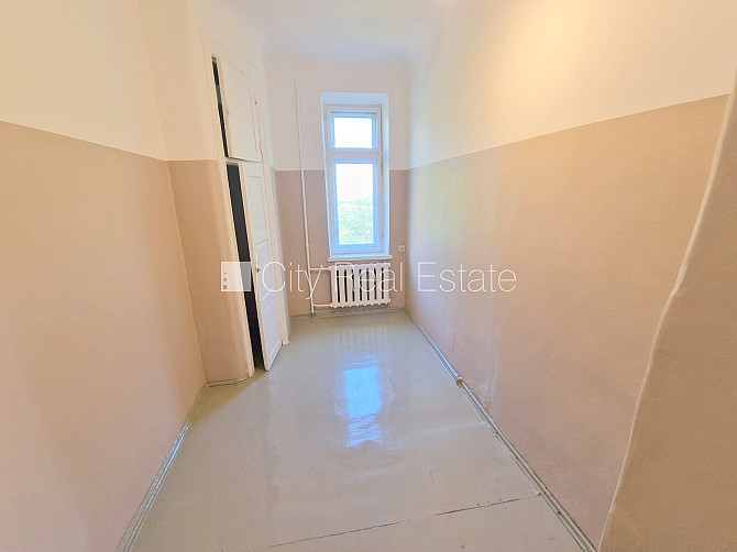 Fasādes māja, vieta automašīnai, ieeja no ielas un pagalma, logi vērsti uz pagalma pusi, Rīga - foto 9