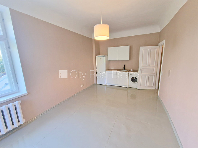 Fasādes māja, vieta automašīnai, ieeja no ielas un pagalma, logi vērsti uz pagalma pusi, Rīga - foto 10