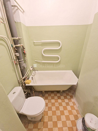 Fasādes māja, vieta automašīnai, ieeja no ielas un pagalma, logi vērsti uz pagalma pusi, Rīga - foto 8