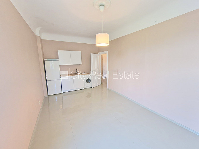 Fasādes māja, vieta automašīnai, ieeja no ielas un pagalma, logi vērsti uz pagalma pusi, Rīga - foto 16