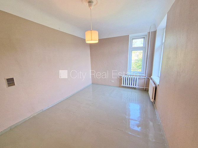 Fasādes māja, vieta automašīnai, ieeja no ielas un pagalma, logi vērsti uz pagalma pusi, Rīga - foto 12