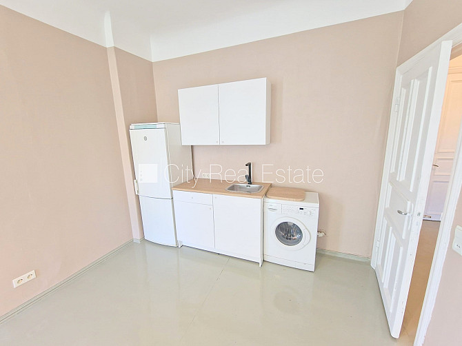 Fasādes māja, vieta automašīnai, ieeja no ielas un pagalma, logi vērsti uz pagalma pusi, Rīga - foto 2