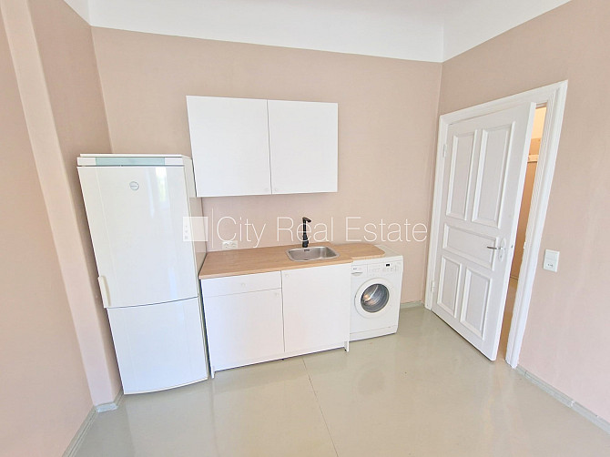 Fasādes māja, vieta automašīnai, ieeja no ielas un pagalma, logi vērsti uz pagalma pusi, Rīga - foto 7