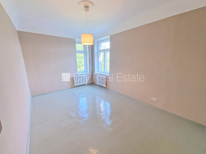 Fasādes māja, vieta automašīnai, ieeja no ielas un pagalma, logi vērsti uz pagalma pusi, Rīga - foto 17