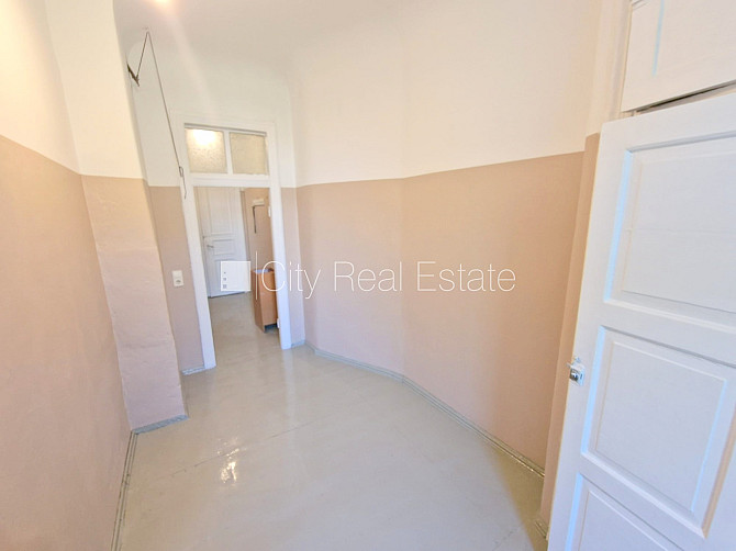 Fasādes māja, vieta automašīnai, ieeja no ielas un pagalma, logi vērsti uz pagalma pusi, Rīga - foto 15