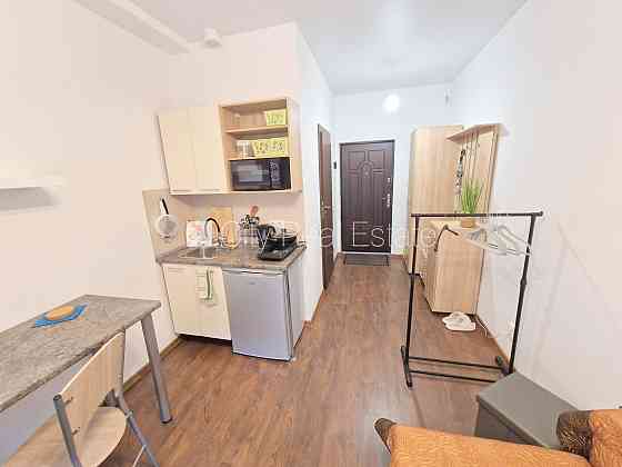 Фасадный дом, реновированный дом, закрытый двор, место для машины, лестничная Rīga