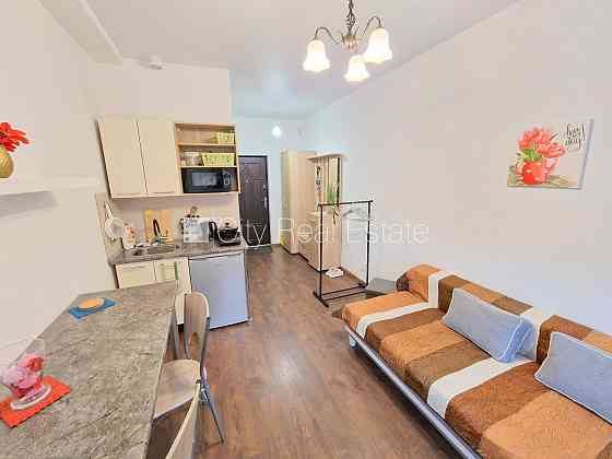 Фасадный дом, реновированный дом, закрытый двор, место для машины, лестничная Rīga