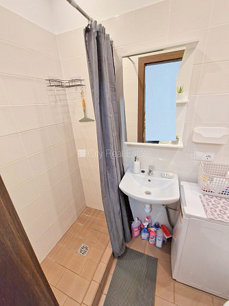 Фасадный дом, реновированный дом, закрытый двор, место для машины, лестничная Рига - изображение 10