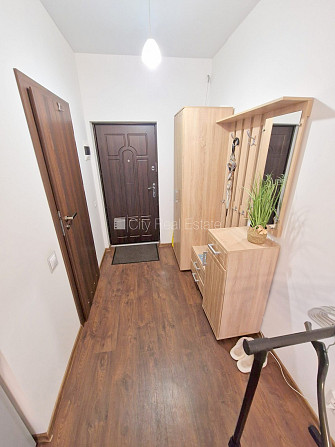 Фасадный дом, реновированный дом, закрытый двор, место для машины, лестничная Рига - изображение 14