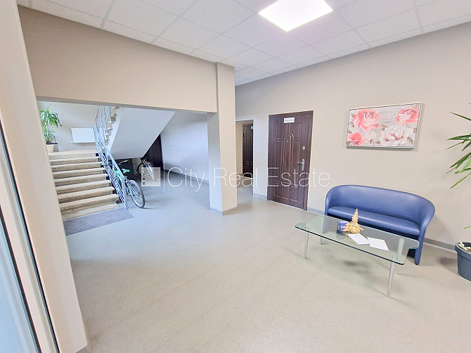 Фасадный дом, реновированный дом, закрытый двор, место для машины, лестничная Рига - изображение 19