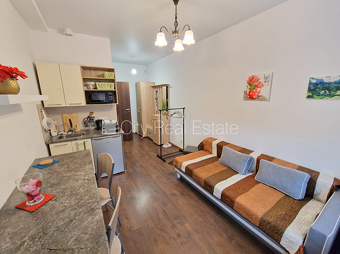 Фасадный дом, реновированный дом, закрытый двор, место для машины, лестничная Рига - изображение 2