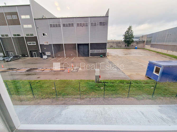 Фасадный дом, реновированный дом, закрытый двор, место для машины, лестничная Рига - изображение 7