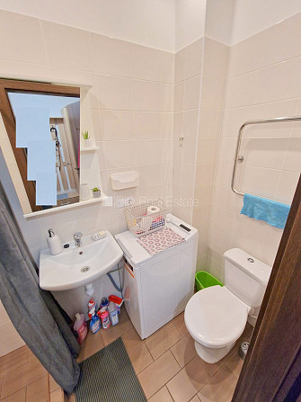 Фасадный дом, реновированный дом, закрытый двор, место для машины, лестничная Рига - изображение 12