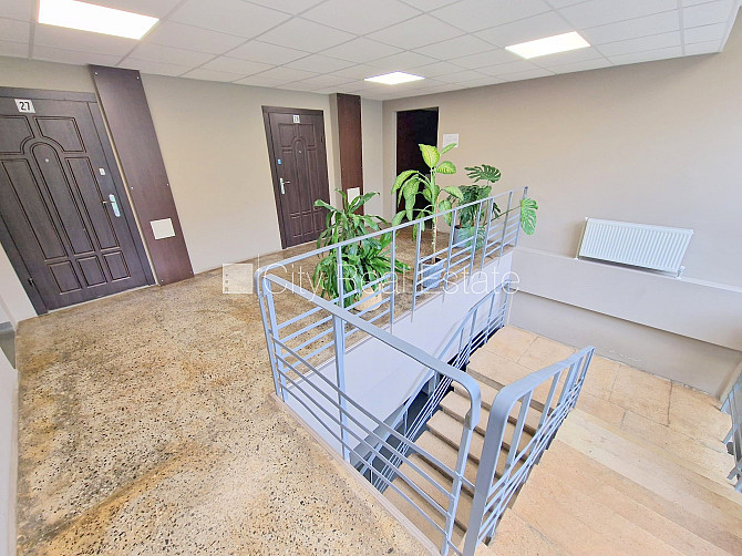 Фасадный дом, реновированный дом, закрытый двор, место для машины, лестничная Рига - изображение 17