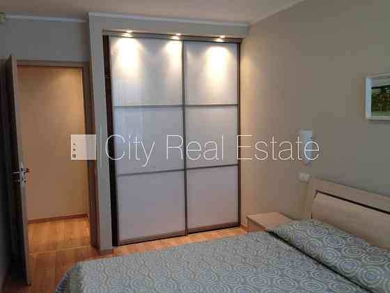 Фасадный дом, реставрированный дом, благоустроенная озеленённая территория, Rīga