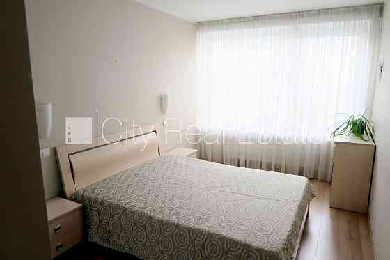 Фасадный дом, реставрированный дом, благоустроенная озеленённая территория, Rīga