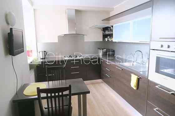 Фасадный дом, реставрированный дом, благоустроенная озеленённая территория, Rīga