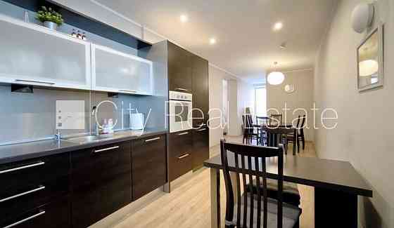 Фасадный дом, реставрированный дом, благоустроенная озеленённая территория, Rīga