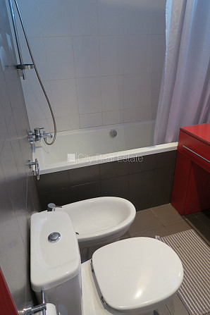 Fasādes māja, restaurēta māja, labiekārtota apzaļumota teritorija, istabas izolētas 4 gab., Rīga - foto 12