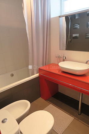 Fasādes māja, restaurēta māja, labiekārtota apzaļumota teritorija, istabas izolētas 4 gab., Rīga - foto 11