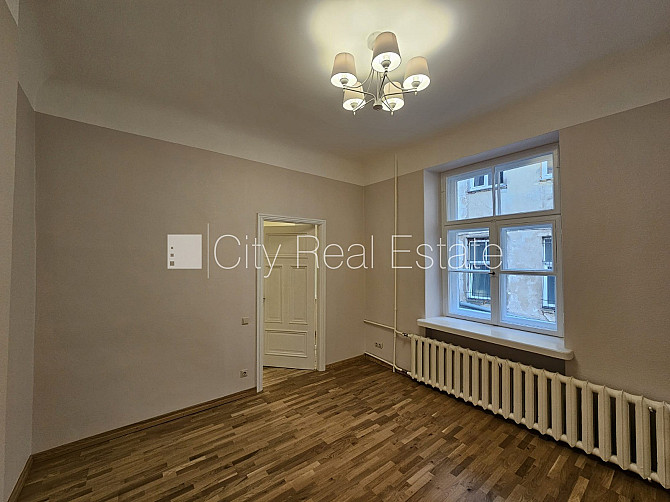 Fasādes māja, restaurēta māja, labiekārtota apzaļumota teritorija, istabas izolētas 4 gab., Rīga - foto 19