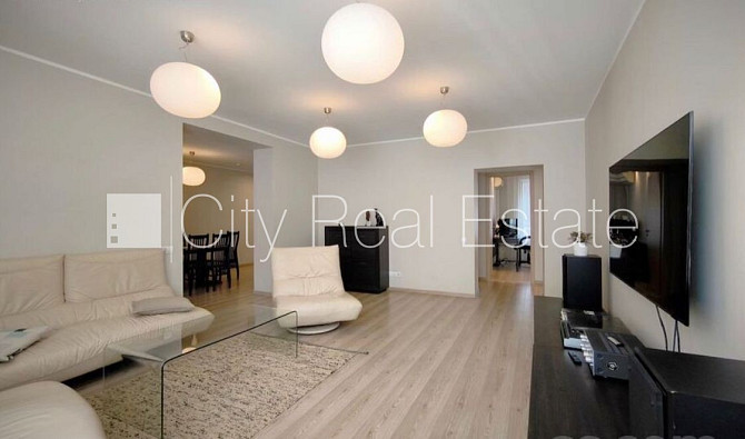 Fasādes māja, restaurēta māja, labiekārtota apzaļumota teritorija, istabas izolētas 4 gab., Rīga - foto 1