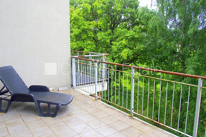 Pagalma māja, ķieģeļu mūra sienas, slēgts pagalms, vieta automašīnai, kāpņu telpa pēc Rīga - foto 4