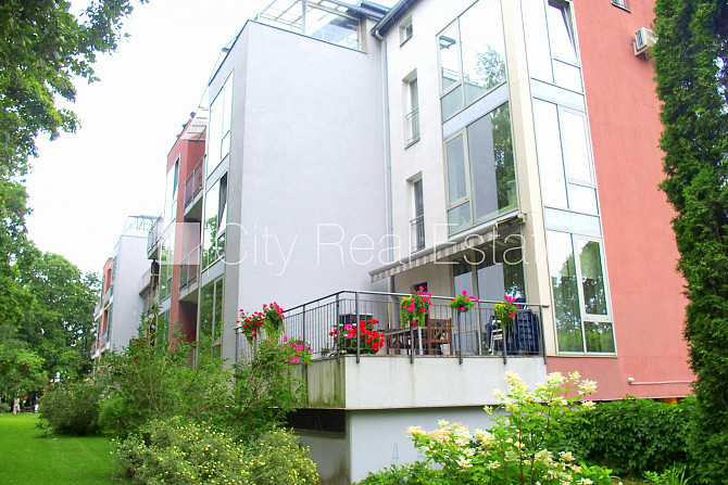 Pagalma māja, ķieģeļu mūra sienas, slēgts pagalms, vieta automašīnai, kāpņu telpa pēc Rīga - foto 1