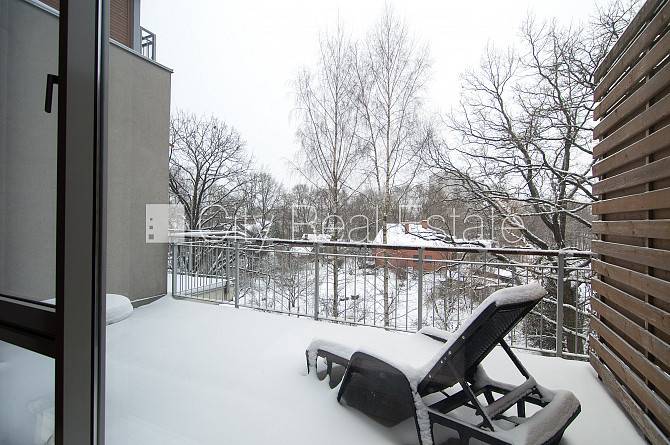 Pagalma māja, ķieģeļu mūra sienas, slēgts pagalms, vieta automašīnai, kāpņu telpa pēc Rīga - foto 5