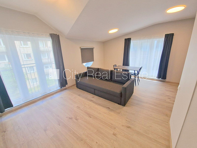 Фасадный дом, реновированный дом, закрытый двор, территория обнесена забором, Рига - изображение 2